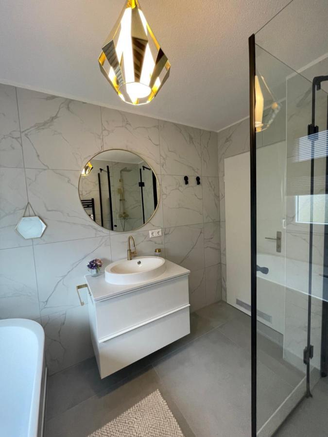 Luxus Am Fremersberg - Zentral - Mit Sauna & Badewanne * Baden-Baden
